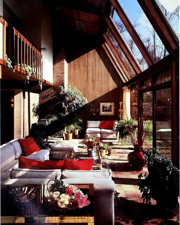 Room Perfect For Sunbathing In The 1970s 