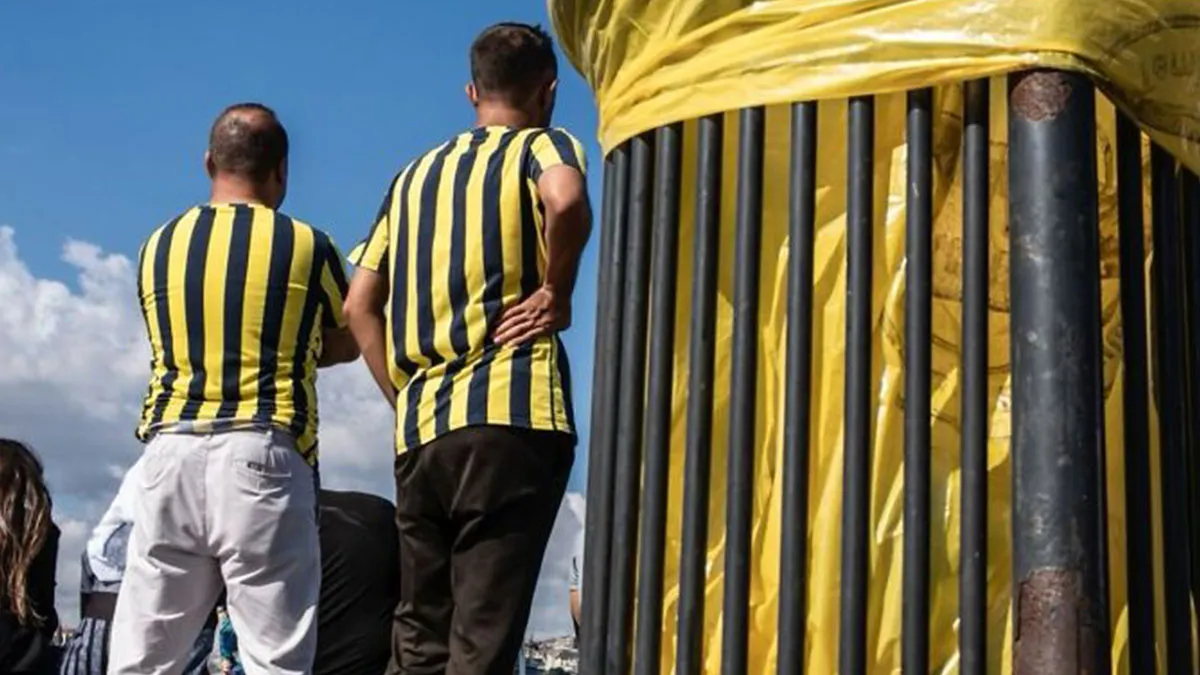 40 New Entertaining Street Photographs By Serkan Tekin Prove That Timing Is Everything