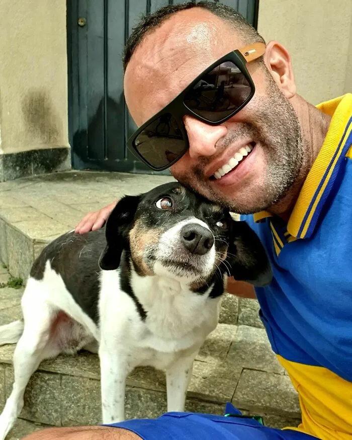 Animal-Friendly Postman: 44 Selfies This Man Took With Every Animal On His Mailing Route (New Pics)