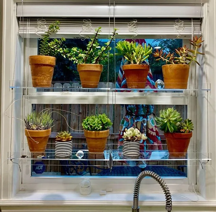 Maximize Your View And Add Some Floating Flair With <a Style="Display:inline;" Href="Https://Www.amazon.com/Supremetech-Hanging-Acrylic-Shelves-Windows/Dp/B085h94k16?ie=utf8&th=1&linkcode=ll1&tag=bpgecko-20&linkid=94ece77695a0f8f6e32bc7e32eecc6df&language=en_us&ref_=as_li_ss_tl" Target="_blank"><span Style="Font: Inherit; Color: #d74b1f;"> Hanging Acrylic Shelves For The Window</Span>, A Renter-Friendly Solution That Adds Storage And Style Without The Commitment