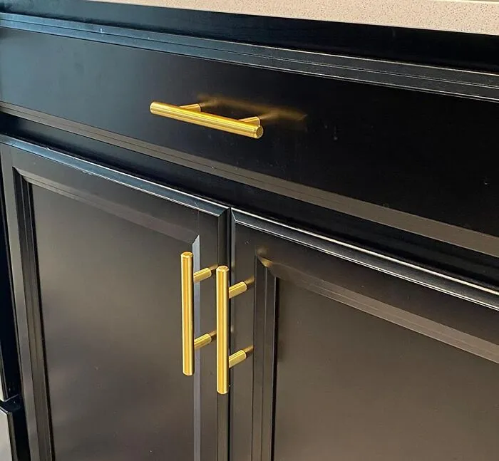 Update The Look And Feel Of Your Rental's Cabinets With <a Style="Display:inline;" Href="Https://Www.amazon.com/Hardware-Stainless-Cabinet-Diameter-5-38-Inch/Dp/B07cz543kv?ie=utf8&th=1&linkcode=ll1&tag=bpgecko-20&linkid=307aced58ea0cb2b1c6d3a6f0c148899&language=en_us&ref_=as_li_ss_tl" Target="_blank"><span Style="Font: Inherit; Color: #d74b1f;"> New Cabinet Hardware</Span>, A Simple And Impactful Solution That Swaps Out Outdated Knobs And Handles For Sleek And Stylish New Ones