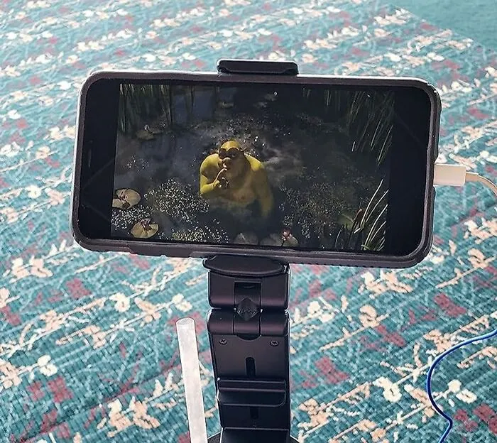 Never Fumble For Your Phone On Flight Again, Thanks To This <a Style="Display:inline;" Href="Https://Www.amazon.com/Dp/B07t8kl6c6?ascsubtag=7597226%2c3%2c29%2cd%2c0%2c0%2cbf-Web-Hf%2c0%3a0%2c42193825%2c0%2c0%2c0&th=1&linkcode=ll1&tag=bpwombat-20&linkid=a964c54064936e559679967a147c18b3&language=en_us&ref_=as_li_ss_tl" Target="_blank"><span Style="Font:inherit;color:#d74b1f;"> Universal Airplane Phone Holder</Span>