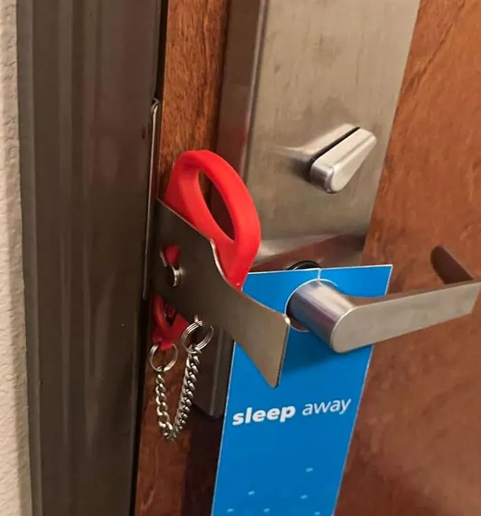 Say Bye To Paranoia With The <a Style="Display:inline;" Href="Https://Www.amazon.com/Dp/B00186urty?th=1&linkcode=ll1&tag=bpwombat-20&linkid=5efaf77efaf8bb82e40e3887a0d308ad&language=en_us&ref_=as_li_ss_tl" Target="_blank"><span Style="Font:inherit;color:#d74b1f;"> Og Portable Door Lock</Span> For Foolproof Travel Security