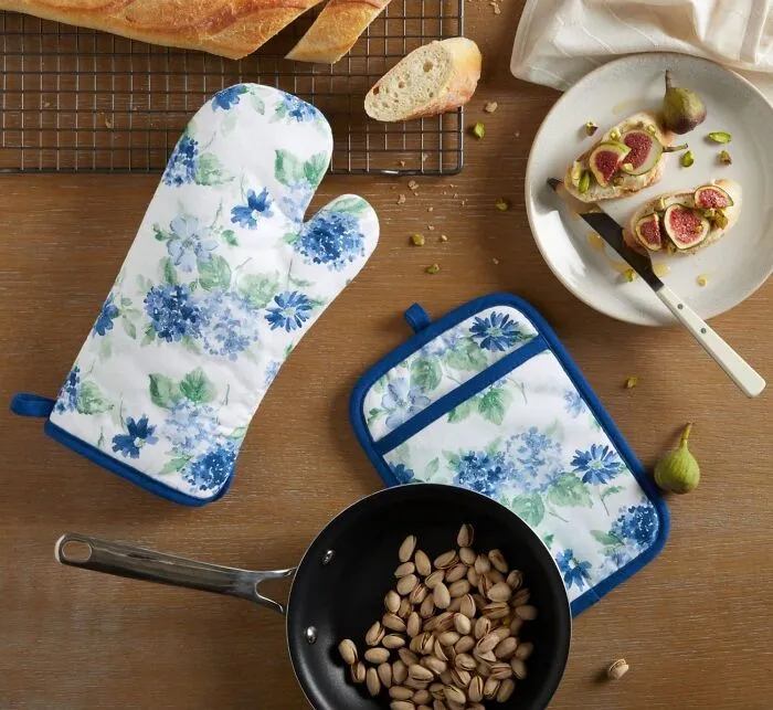 Add A Touch Of Martha's Elegance To Your Kitchen With Her Lovely <a Style="Display:inline;" Href="Https://Www.amazon.com/Martha-Stewart-Floral-Holder-2-Pack/Dp/B0br54zbhx?ref_=ast_sto_dp&th=1" Target="_blank"><span Style="Font: Inherit; Color: #d74b1f;"> Martha Stewart Amber Floral Oven Mitt & Pot Holder Set</Span>