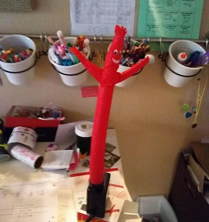 Bring The Party To Your Desk With The <a Style="Display:inline;" Href="Https://Www.amazon.com/Wacky-Waving-Inflatable-Miniature-Editions/Dp/0762462876?ie=utf8&linkcode=ll1&tag=bpmelon-20&linkid=3de908a6c69eb043984a10656c217a06&language=en_us&ref_=as_li_ss_tl" Target="_blank"><span Style="Font: Inherit; Color: #d74b1f;"> Mini Wacky Waving Inflatable Tube Guy</Span>, A Hilariously Hyped Up Way To Show The World Your Desk Is Open For Business