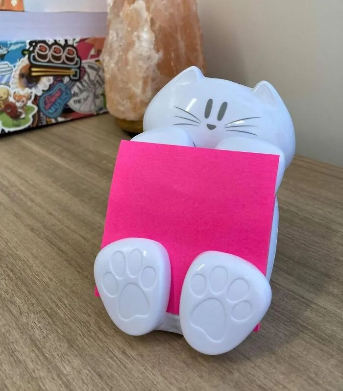 Purr-Fectly Dispense Your Post-Its With The <a Style="Display:inline;" Href="Https://Www.amazon.com/Post-Pop-Up-Dispenser-Design-Cat-330/Dp/B01hgylj6g?ie=utf8&th=1&linkcode=ll1&tag=bpmelon-20&linkid=622d6d520a6d7614dce652376505ed34&language=en_us&ref_=as_li_ss_tl" Target="_blank"><span Style="Font: Inherit; Color: #d74b1f;"> Cat Post-It Dispenser</Span>, A Feline-Fun Way To Keep Your Notes And Reminders In Order 