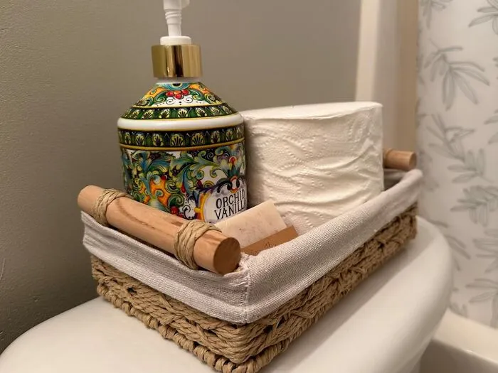 Provide A Convenient And Charming Storage Solution With A <a Style="Display:inline;" Href="Https://Www.amazon.com/Duoer-Storage-Organizing-Decorative-Countertop/Dp/B094qk94vb?ie=utf8&th=1&linkcode=ll1&tag=bptapir-20&linkid=9c2e4060037aa5426053f10426ca1b5e&language=en_us&ref_=as_li_ss_tl" Target="_blank"><span Style="Font: Inherit; Color: #d74b1f;"> Wicker Storage Basket</Span> In The Bathroom, Filled With Essentials Like Toiletries, Towels, And More, Making Your Guests Feel Cared For And At Home