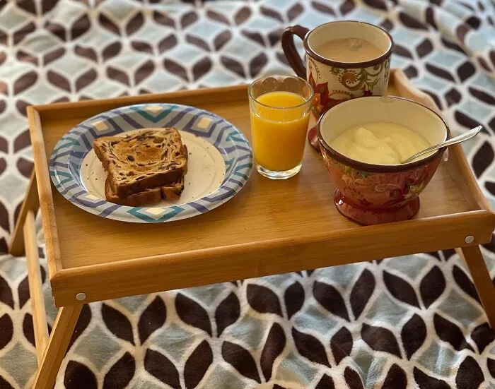 Treat Your Guests To A Luxurious Breakfast Experience With A <a Style="Display:inline;" Href="Https://Www.amazon.com/Home-Table-Folding-Breakfast-Bamboo/Dp/B00phs97eu?ie=utf8&linkcode=ll1&tag=bptapir-20&linkid=046b744c1f0b578a43c0fa5eb8d8131a&language=en_us&ref_=as_li_ss_tl" Target="_blank"><span Style="Font: Inherit; Color: #d74b1f;"> Bed Table Tray</Span>, Where You Can Serve Up A Delicious Morning Spread In The Comfort Of Their Own Bed, Making Them Feel Pampered And Indulged