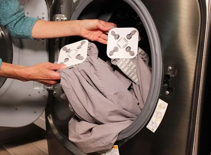 Simplify Laundry Day With The <a Style="Display:inline;" Href="Https://Www.amazon.com/Dp/B08dmdt7df?ascsubtag=7536138%2c31%2c60%2cd%2c0%2c0%2c0%2c900%3a2%3b974%3a3%3b1125%3a2%3b1338%3a1%3b1352%3a1%2c36919915%2c0%2c0&th=1%25252cgoogle%252cgoogle%2cgoogle&btn_ref=srctok-Dd22b0800391936f&linkcode=ll1&tag=bpalpaca-20&linkid=abce75ffd1f96a44d9892df6900682e5&language=en_us&ref_=as_li_ss_tl" Target="_blank"><span Style="Font: Inherit; Color: #d74b1f;"> Bed Sheet Detangler</Span>, A Clever And Practical Tool That Makes Quick Work Of Tangled Sheets, Saving You Time And Frustration, And Ensuring Your Bedding Stays Smooth And Wrinkle-Free