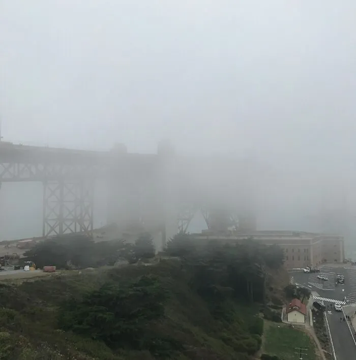 Meses de ahorro, más de 5000 millas recorridas y 11 horas de vuelo. Señoras y señores El puente Golden Gate, San Francisco