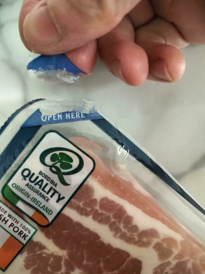  ¡Siempre sucede lo mismo! ¿Por qué, por qué no pueden hacer un paquete que se pueda abrir bien?