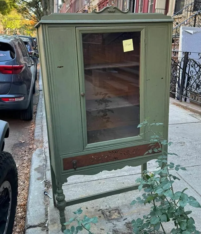 One Man’s Trash, Another’s Jackpot: 35 Wild Stooping Discoveries In New York (New Pics)