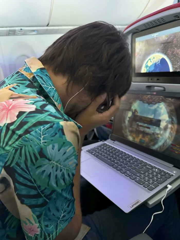 He pagado por el WiFi en mi vuelo de 3 horas para jugar, sólo para que los servidores se cerrasen a los 15 minutos.
