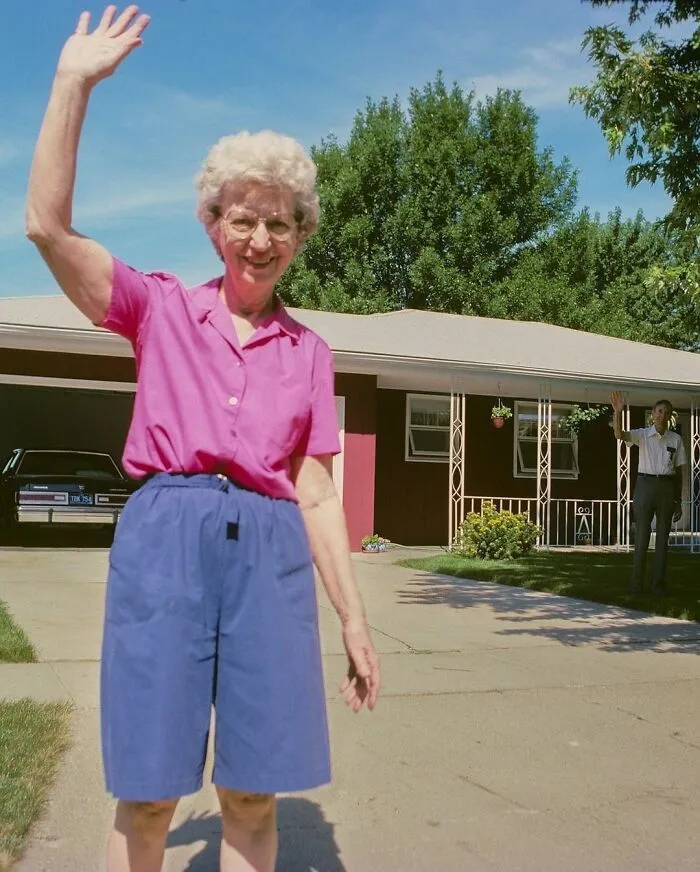 30 Wild And Wholesome Moments From The ‘90s, As Seen On This Dedicated IG Page (New Pics)