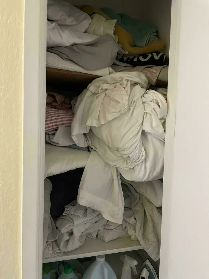 El intento de mi marido de doblar una sábana ajustable