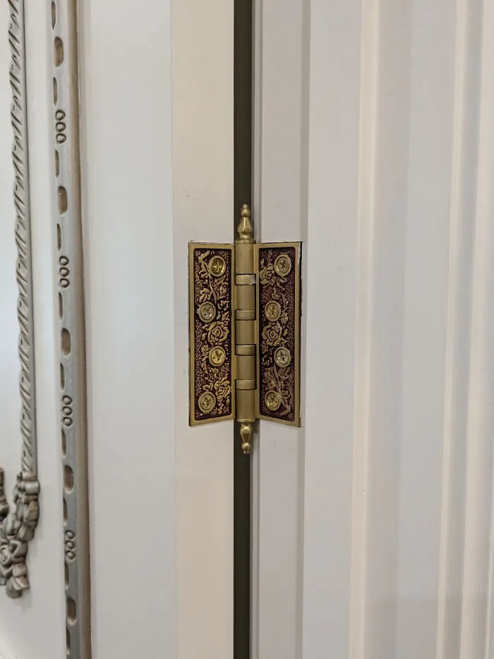 This Ornate Doorhinge