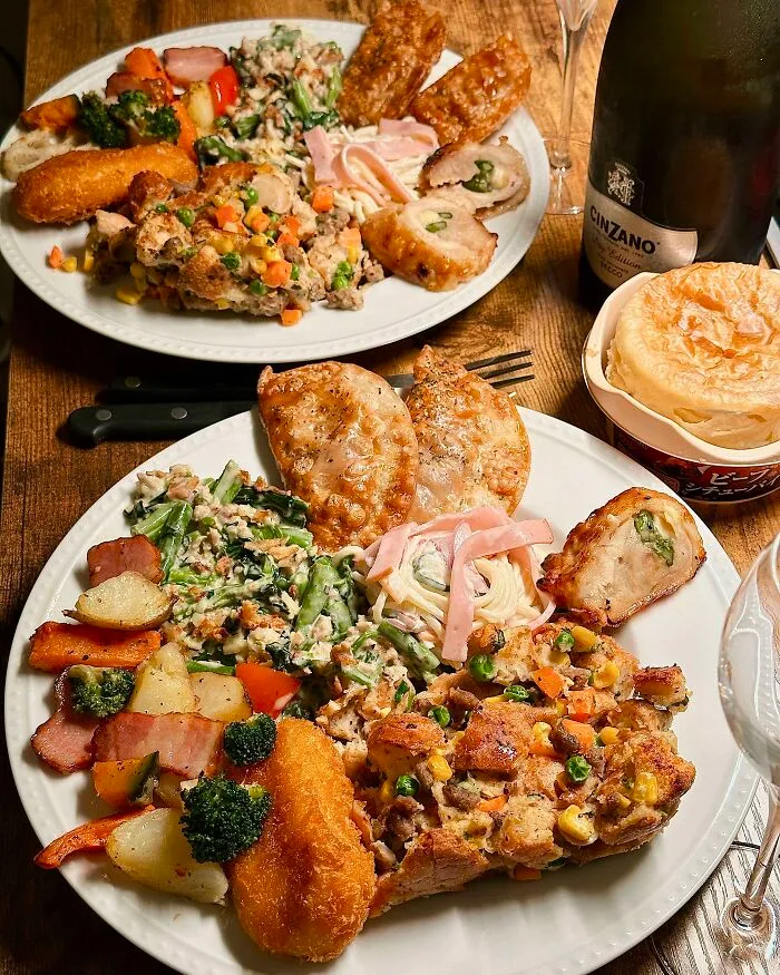 We're From Japan, Can We Still Join Thanksgiving? Never Been To The US, But I Love The Idea Of A Holiday About Gratitude And Food. Here’s Our Plate For Dinner