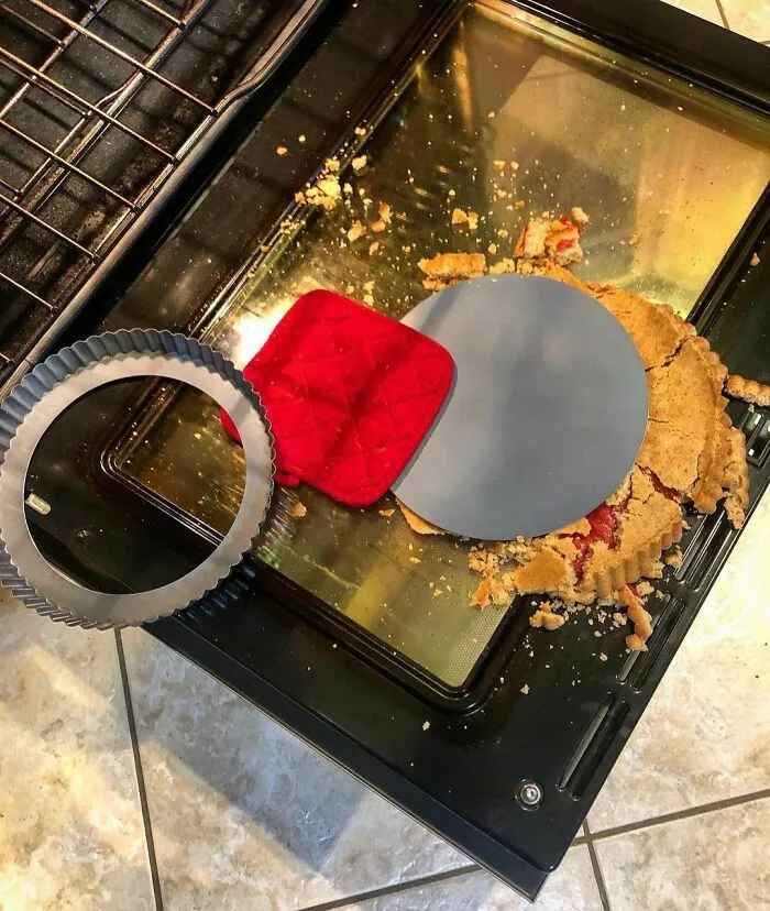 That Time My BF's Lovely Family Invited Me To Join Them For The Holiday And I Proceeded To Demolish The Dessert I Was Trying To Impress Them With. Happy Thanksgiving, Fools!
