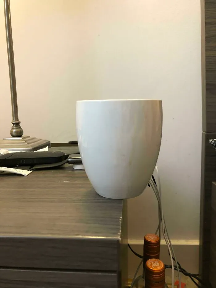 Así deja mi novio su taza de café cada mañana