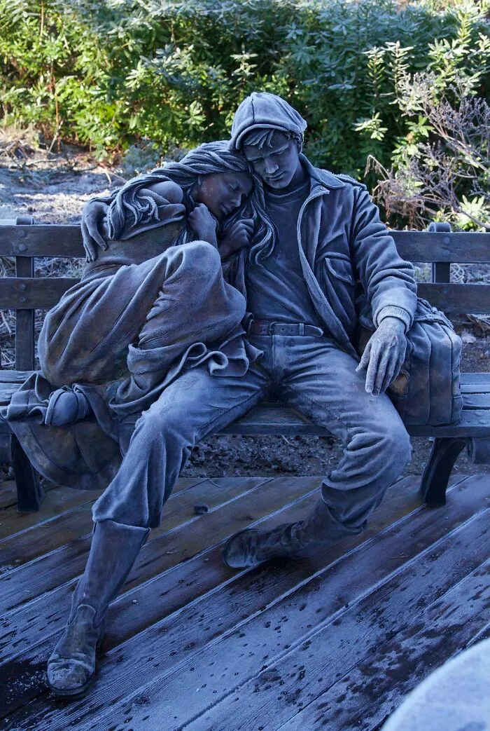This Is Real Frost From The Cold Spotlighting This Real Life Sculpture