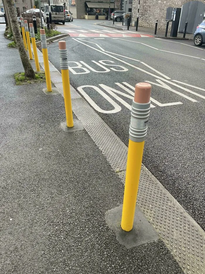 These Parking Pillars Outside Of A School That Look Like Pencils