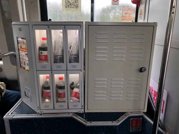 Some Buses In Guangzhou Have Vending Machines With Water, Umbrellas On Rainy Days And Tissue