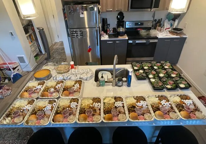 After The Pandemic Hit, I Started A New Tradition Of Making A Full Meal And Then Delivering To Friends And Family Who Can’t Cook, Don’t Want To, Or Have To Work. This Is Year 3