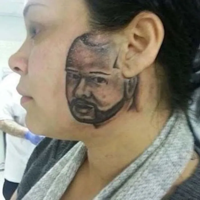 Estas 35 personas querían un tatuaje genial pero terminaron con un error permanente