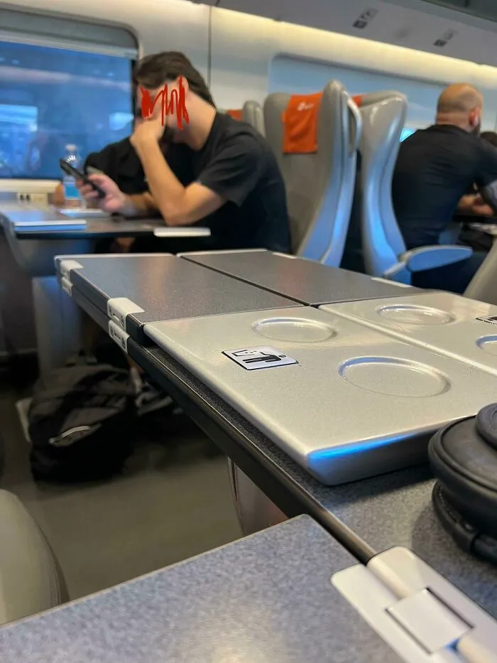 This Dude And His Girlfriend Blasting Tiktoks At Full Blast On A 3 Hour Train Ride
