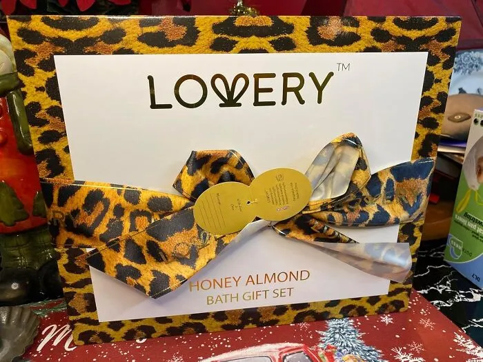 This <a Style="Display:inline;" Href="Https://Www.amazon.com/At-Home-Scent-17pcs-Relaxingbath-Essentials-Bubble-Slippers/Dp/B08y98tljz?ie=utf8&linkcode=ll1&tag=bpfox-20&linkid=551b614b3d44feeffce13c7df8ee952f&language=en_us&ref_=as_li_ss_tl" Target="_blank"><span Style="Font: Inherit; Color: #d74b1f;"> Honey Almond 17-Piece Bath Gift Set</Span> Is Like A Spa Day In A Basket! It's The Perfect Way To Pamper Yourself (Or Someone You Love) With A Luxurious Bath Experience