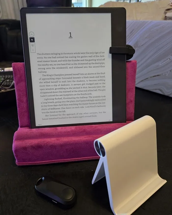 This <a Style="Display:inline;" Href="Https://Www.amazon.com/Datafy-Paperwhite-Ereaders-Recording-Triggers/Dp/B0cvtn88f8?ie=utf8&th=1&linkcode=ll1&tag=bpfox-20&linkid=b5c8af8c367809a72237c113f912872c&language=en_us&ref_=as_li_ss_tl" Target="_blank"><span Style="Font: Inherit; Color: #d74b1f;"> Remote Control Page Turner</Span> Is The Perfect Gift For The Bookworm Who Has Everything (Except The Ability To Turn Pages With Their Mind)