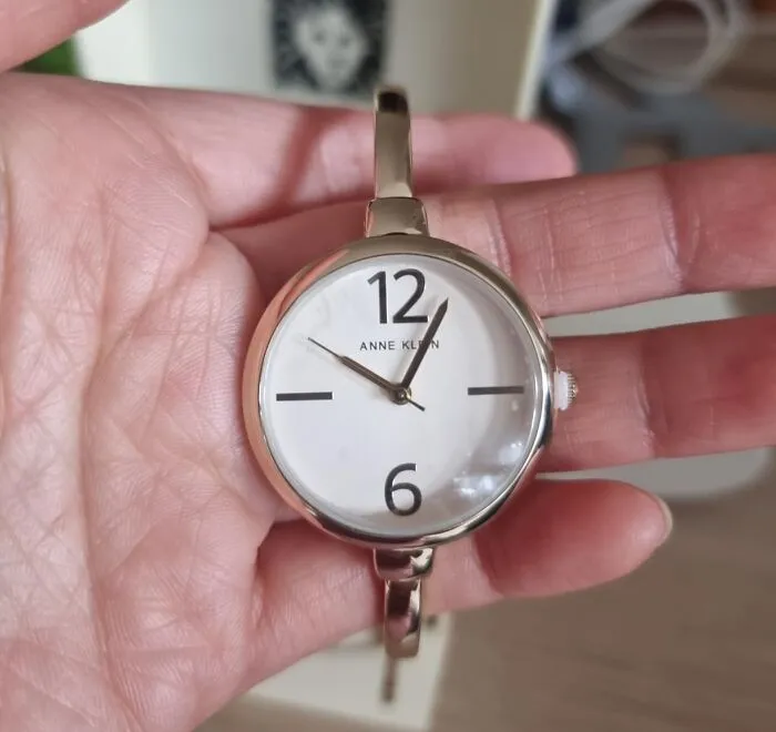 This <a Style="Display:inline;" Href="Https://Www.amazon.com/Anne-Klein-Ak-3290lpst-Gold-Tone/Dp/B07h39gk4v?ie=utf8&th=1&linkcode=ll1&tag=bpfox-20&linkid=88205f4969ddbd24901635880333e1a6&language=en_us&ref_=as_li_ss_tl" Target="_blank"><span Style="Font: Inherit; Color: #d74b1f;"> Minimalist Women's Wristwatch</Span> Is The Perfect Way To Elevate Your Wrist Game Without Overwhelming Your Style. It's Chic, Understated, And Oh-So-Elegant - Just Like You
