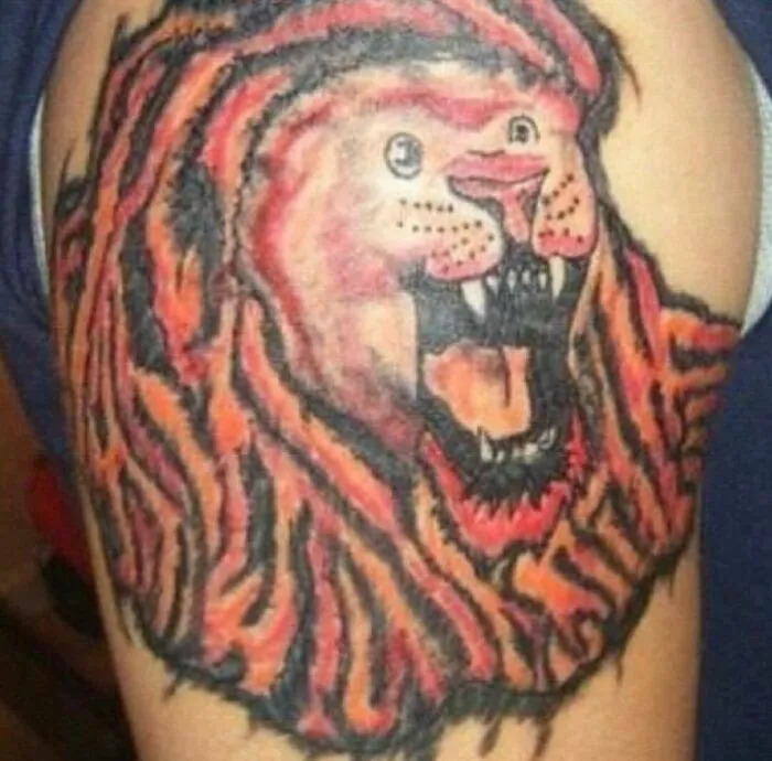 Estas 35 personas querían un tatuaje genial pero terminaron con un error permanente