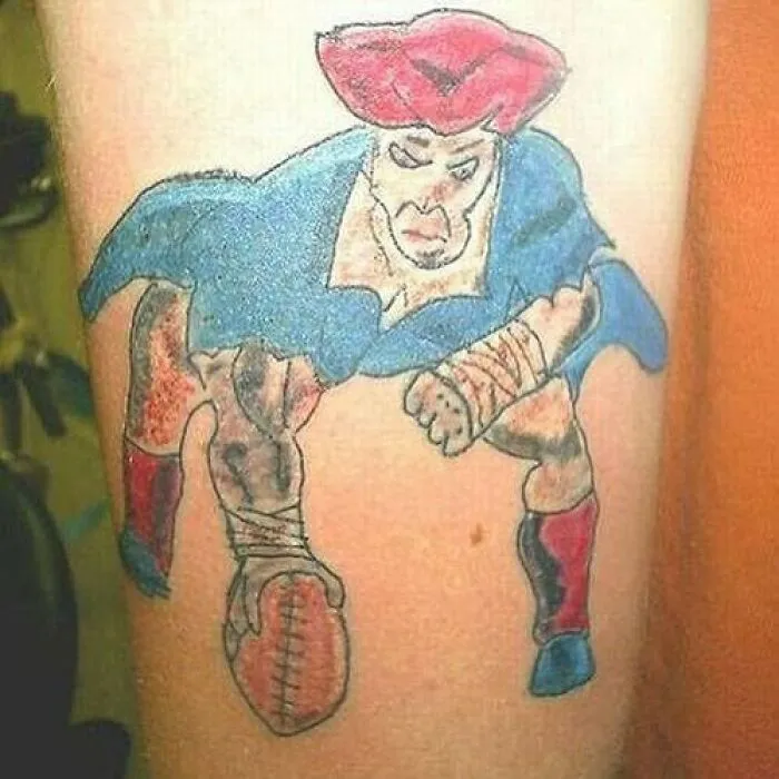 Estas 35 personas querían un tatuaje genial pero terminaron con un error permanente