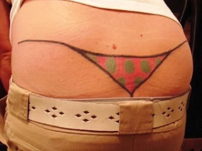 Estas 35 personas querían un tatuaje genial pero terminaron con un error permanente