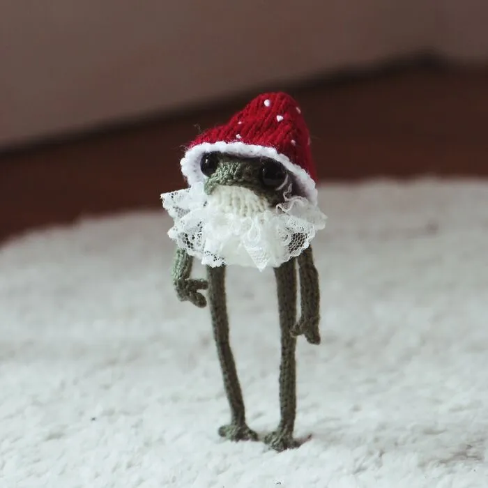 Artist Creates 47 Miniature Frogs With Tiny Outfits That Are Too Adorable To Handle