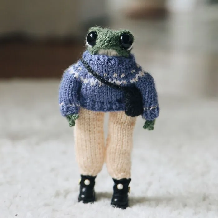 Artist Creates 47 Miniature Frogs With Tiny Outfits That Are Too Adorable To Handle