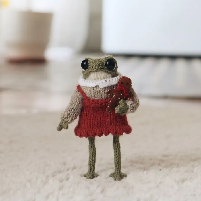 Artist Creates 47 Miniature Frogs With Tiny Outfits That Are Too Adorable To Handle