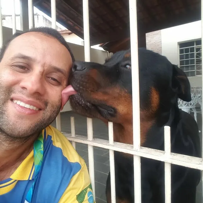 Animal-Friendly Postman: 44 Selfies This Man Took With Every Animal On His Mailing Route (New Pics)