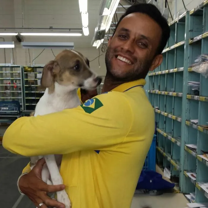 Animal-Friendly Postman: 44 Selfies This Man Took With Every Animal On His Mailing Route (New Pics)
