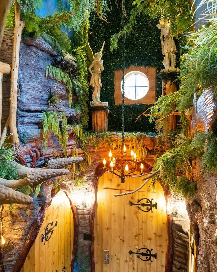 Quarantine In The Rainforest Suite In Magnolia Inn & Suites, Mississippi