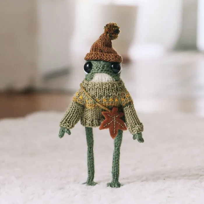 Artist Creates 47 Miniature Frogs With Tiny Outfits That Are Too Adorable To Handle