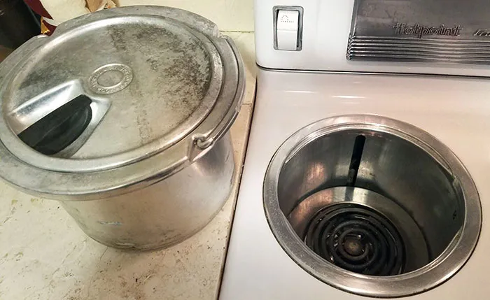 This 1950’s Stove Has A Built In Soup Pot
