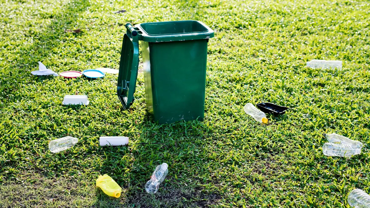 "Man, I Freaking Hate People": 35 Habits That Make Others Lose Their Cool