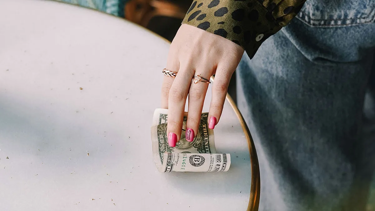 Diner Starts Debate After Waiter Rejects $25 Tip: “Tipping Culture Has Gotten Out Of Hand”