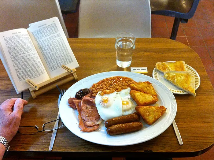 “No One Can Stop Me”: 40 People Confess To The Weirdest Things They Do Living Alone