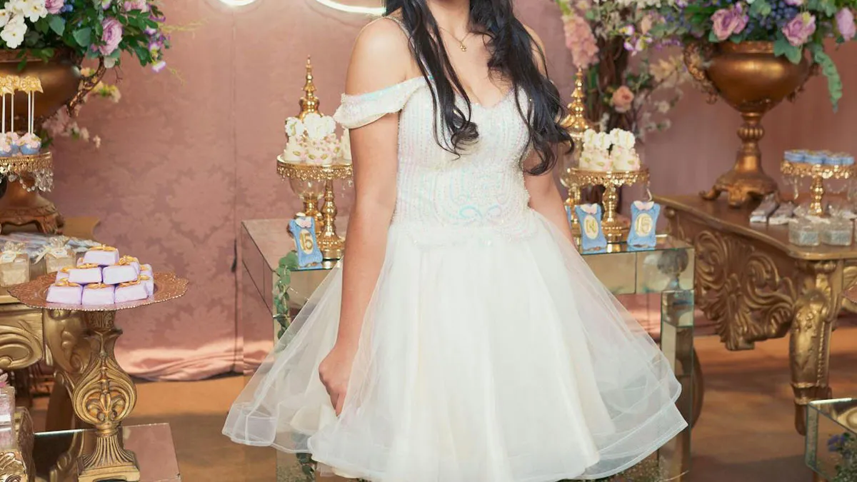 “My Niece Was Ugly”: Teen Wears White To Aunt’s Wedding, Ends Up Photoshopped In The Pictures