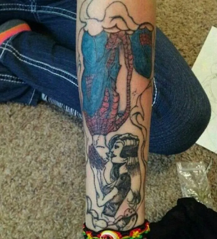 Estas 35 personas querían un tatuaje genial pero terminaron con un error permanente