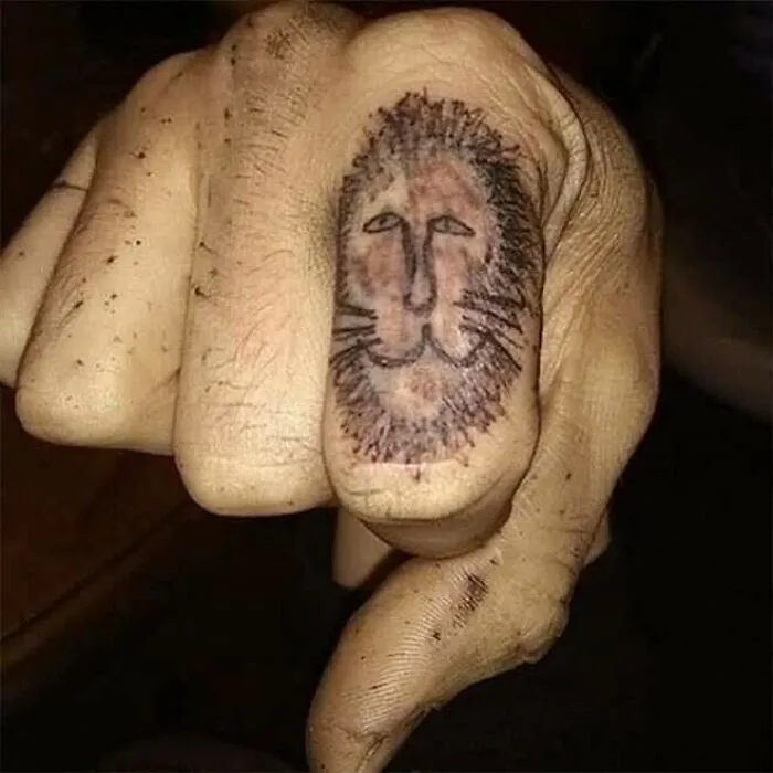 Estas 35 personas querían un tatuaje genial pero terminaron con un error permanente