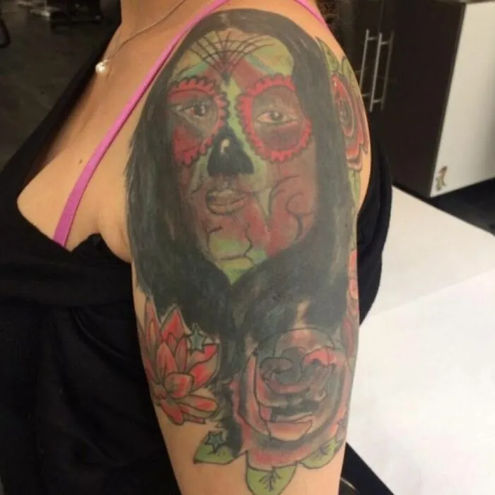 Estas 35 personas querían un tatuaje genial pero terminaron con un error permanente